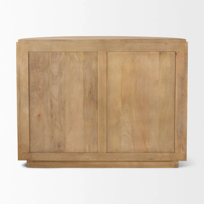 Hellbrauner Akzentschrank aus Massivholz