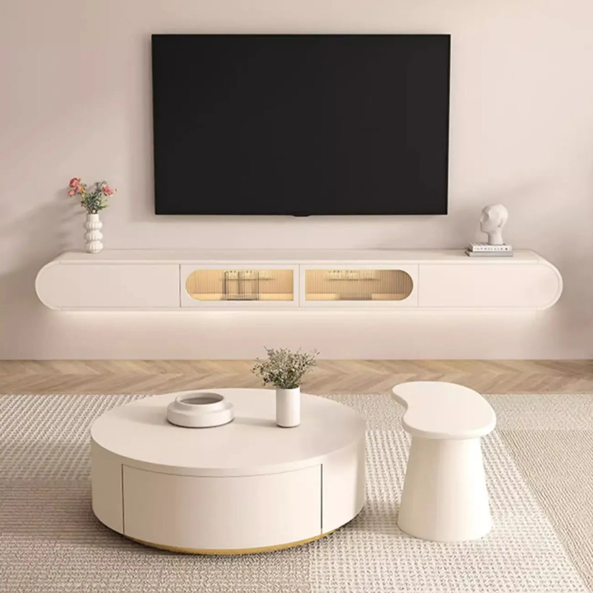 Weißes hängendes TV-Board aus Holz mit Stauraum für das Wohnzimmer