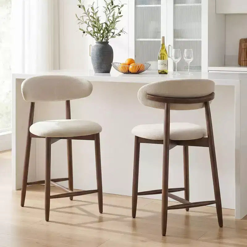 Ora Maison 2er-/4er-/6er-Set gepolsterte Barhocker in Thekenhöhe mit Stoffbezug und Walnuss-Finish
