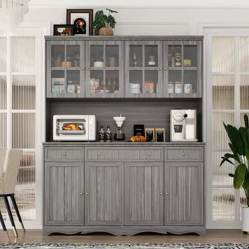 Famapy 155,4 cm grauer Buffetschrank mit Aufsatz, Küchenschrank mit verzierter Sockelleiste: Eine Verbindung von Eleganz und Nutzen