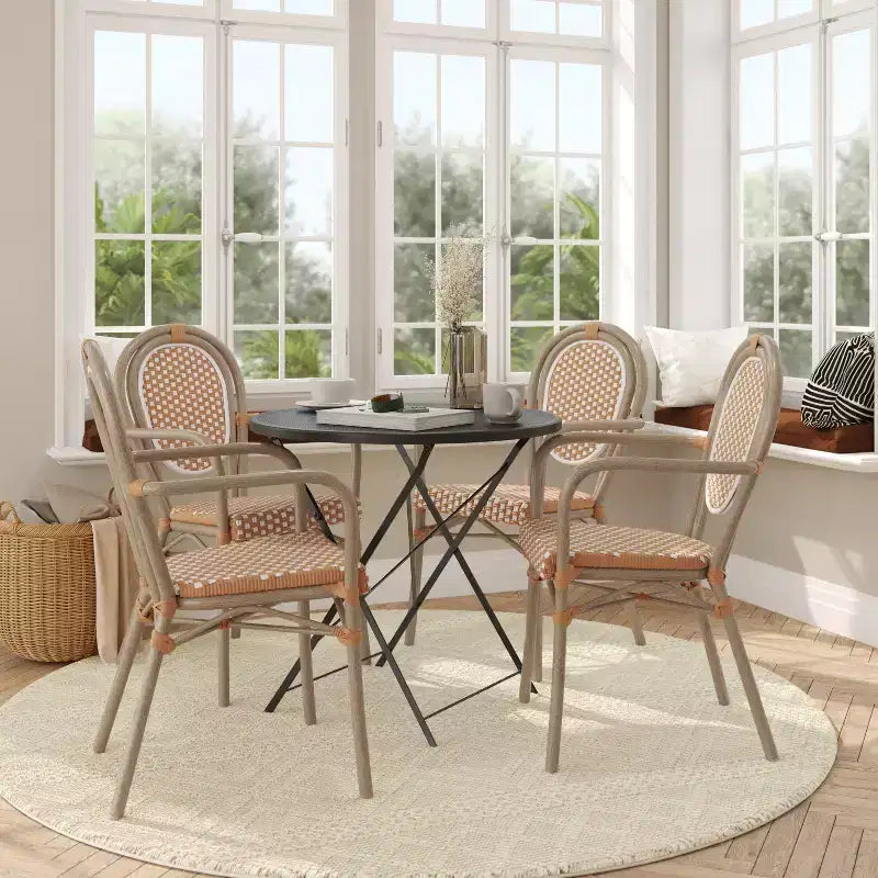 Flash Furniture 4er-Set Lourdes Indoor/Outdoor Gastro-Bistro-Stapelstuhl mit Armlehnen im Thonet-Stil, PE-Rattan und Aluminiumgestell