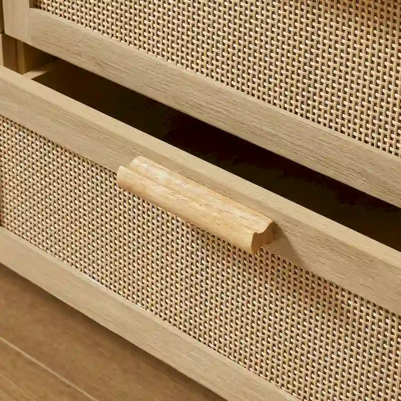 Schlafzimmerkommode mit Rattanfronten