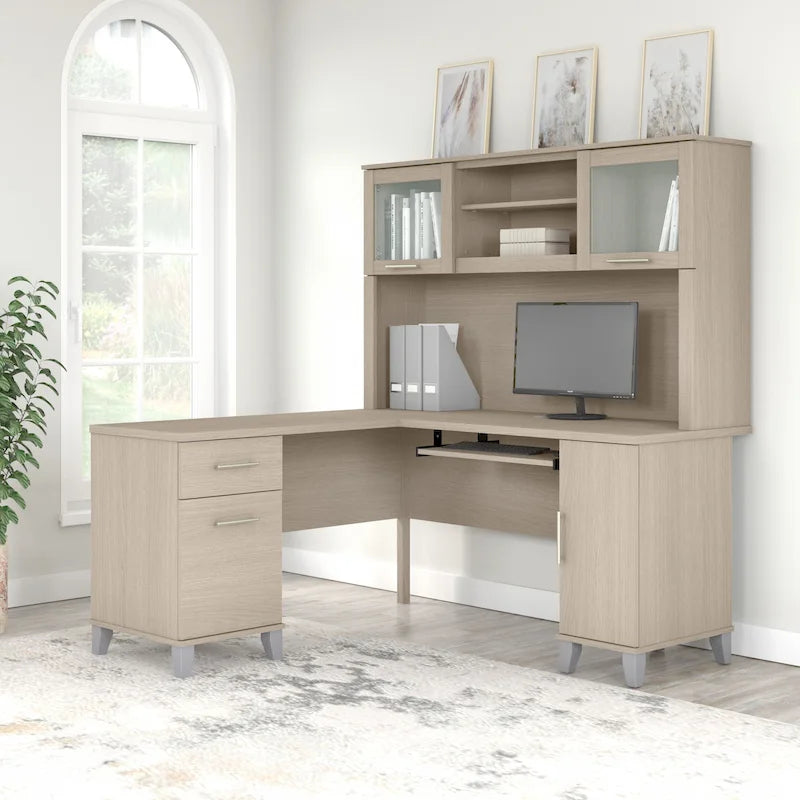 Bush Furniture Somerset 60 Zoll breiter L-förmiger Schreibtisch mit Aufsatzregal und Stauraum