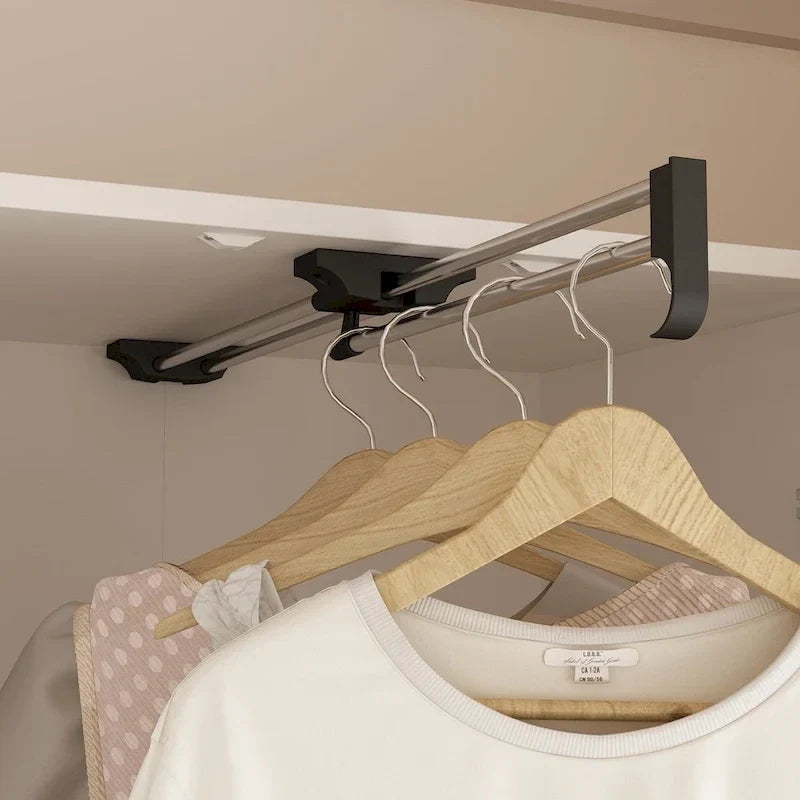 Kleiderschrank mit Spiegel, verstellbarer Kleiderstange und platzsparendem Design