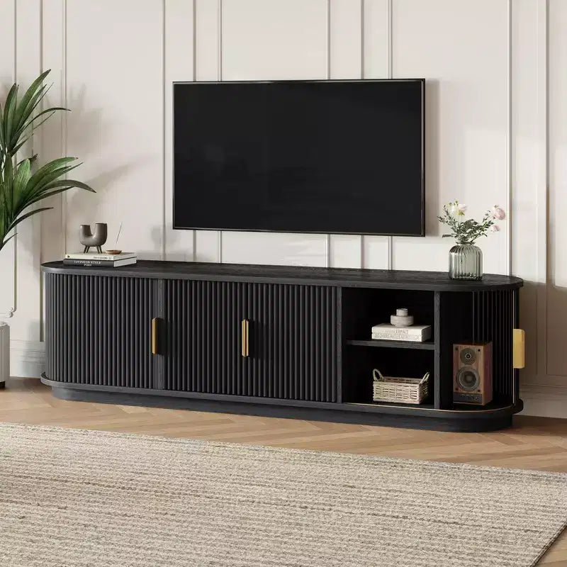 GDFStudio Roy Bauernhaus-TV-Ständer aus Holz mit verschiebbarer Rollladentür und verstellbarem Stauraum