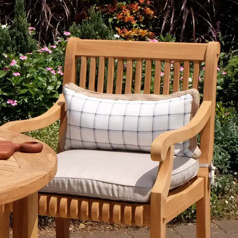 Sonoma Lane Rockport Outdoor-Esszimmerstuhl aus Teakholz Beige - Witterungsbeständig mit Schaumstoffkissen