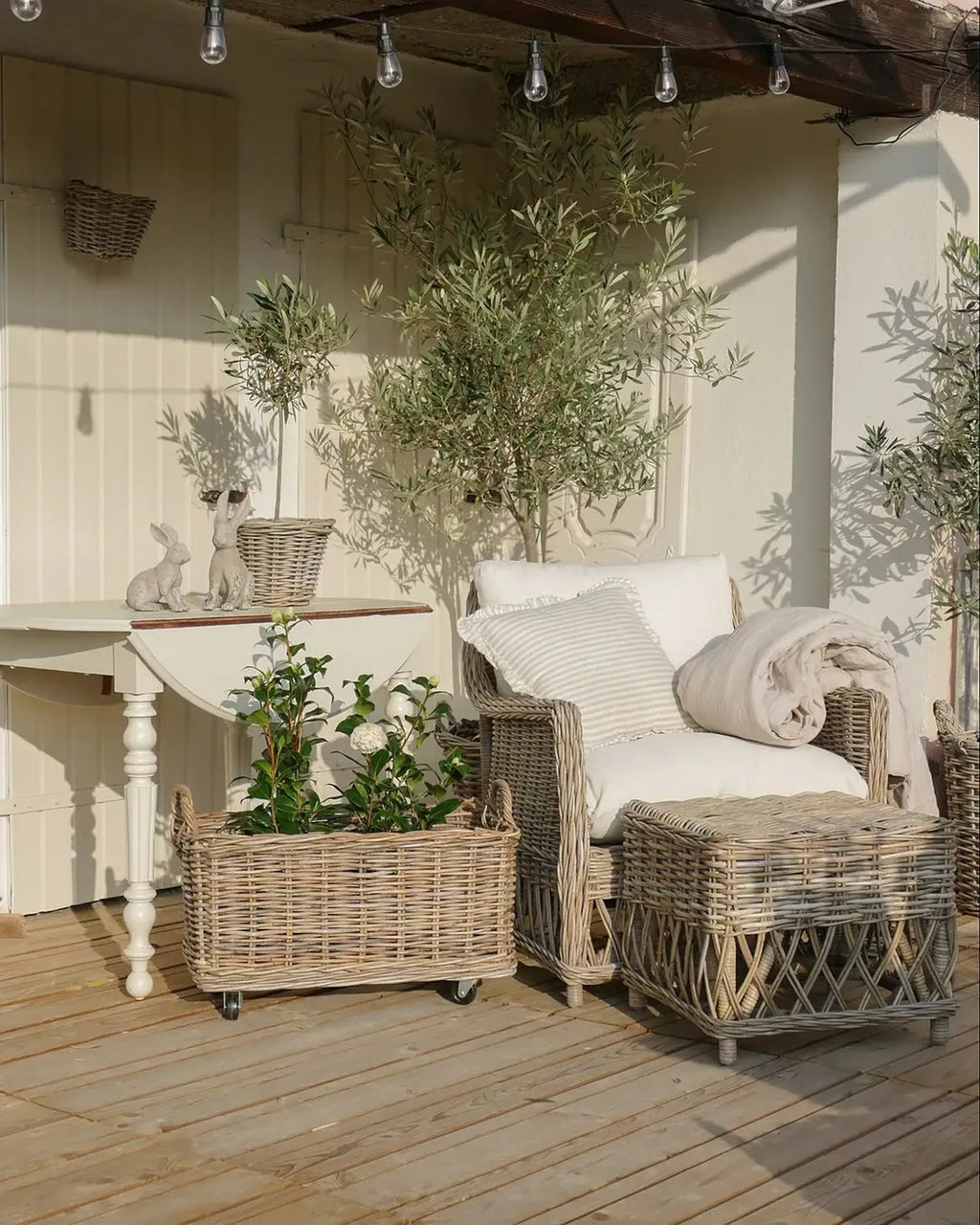 Gartenliege mit Fußstütze aus Naturrattan
