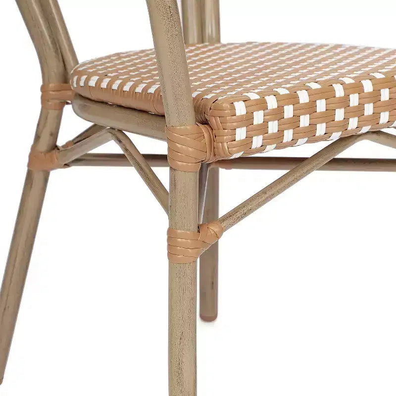 Flash Furniture 4er-Set Lourdes Indoor/Outdoor Gastro-Bistro-Stapelstuhl mit Armlehnen im Thonet-Stil, PE-Rattan und Aluminiumgestell