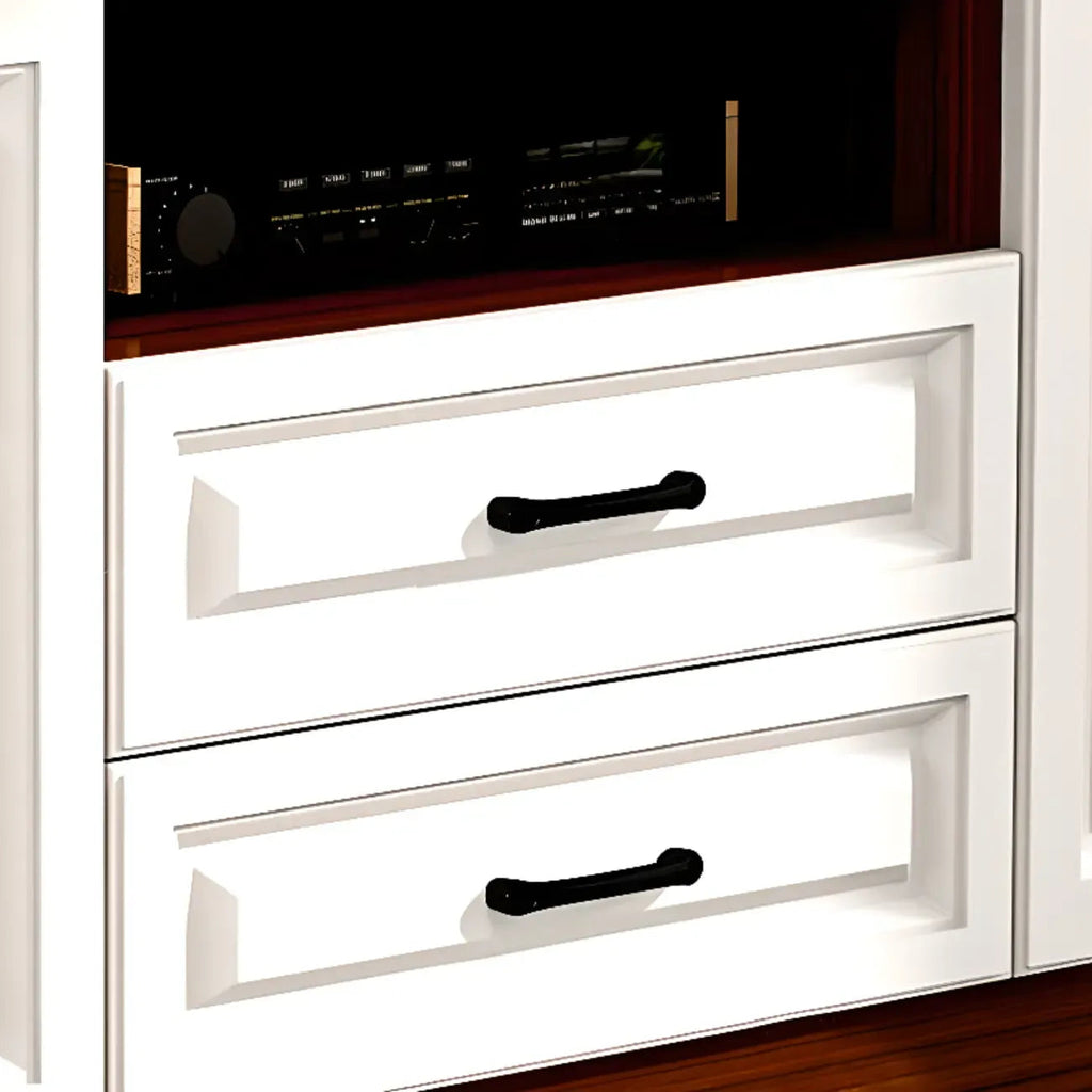 Moderner weißer TV-Schrank aus Holz mit Stauraum und Kabelmanagement