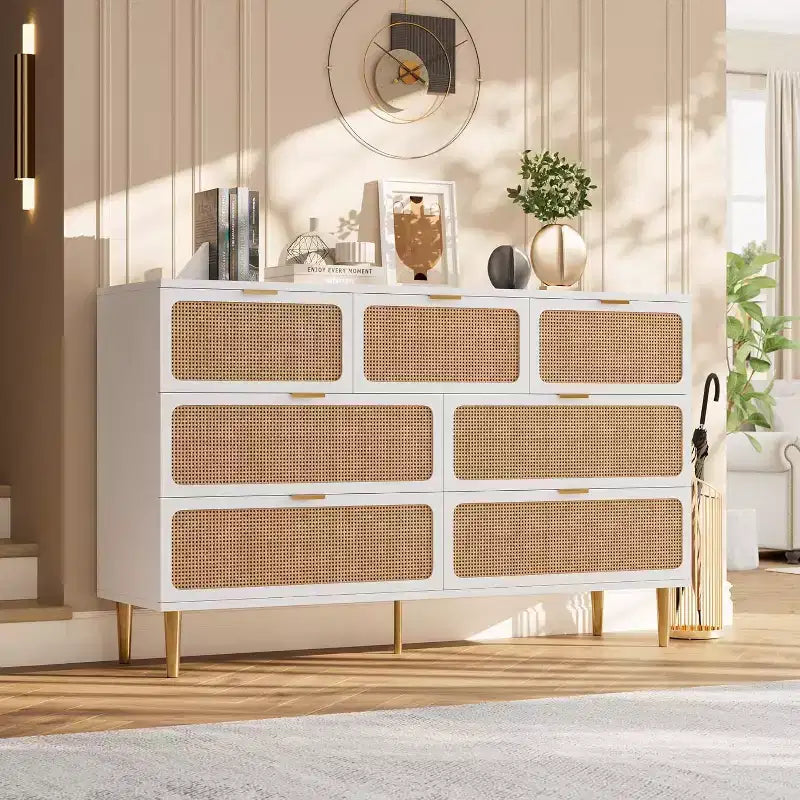 Rattan Kommode mit 7 Schubladen für das Schlafzimmer, hoher Schrank mit tiefen Schubladen, große Kommode für den Kleiderschrank mit breiter Ablagefläche, Holzkommode für das Wohnzimmer