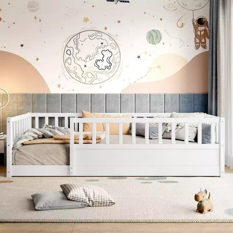 GDFStudio Bodenbett aus Rowan-Kiefernholz mit extra hoher Sicherheitsbarriere