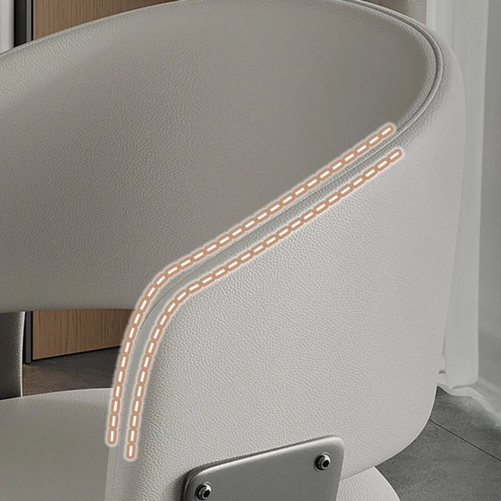 Modern gepolsterter Esszimmerstuhl in Glam-Optik mit Lederbezug