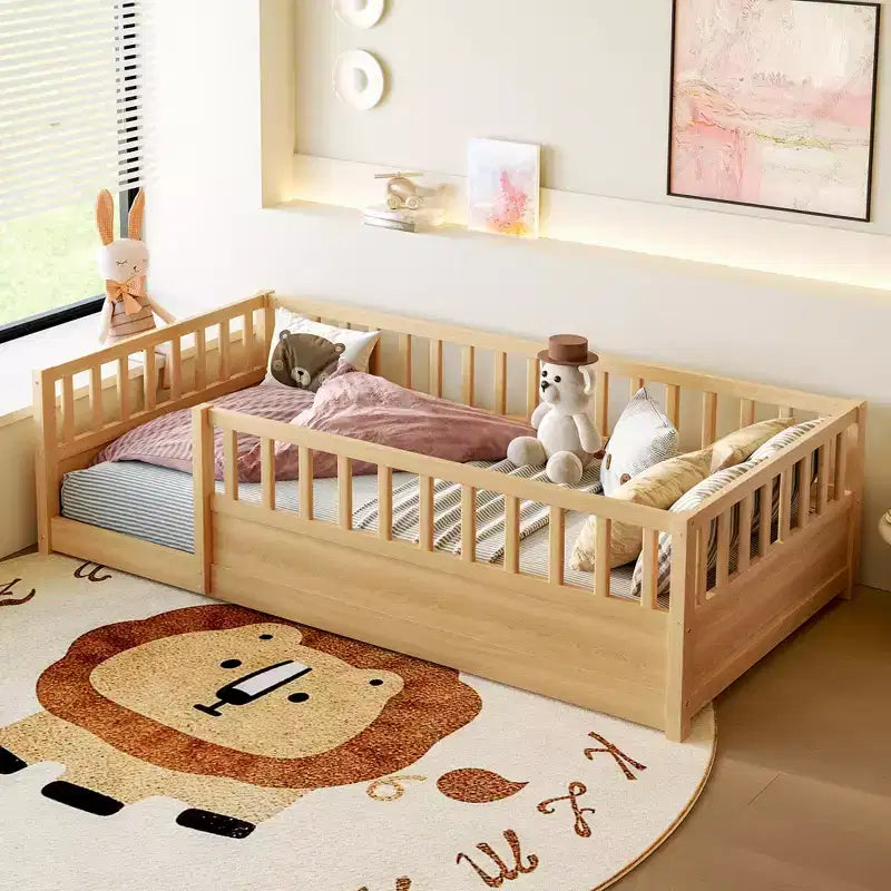 GDFStudio Bodenbett aus Rowan-Kiefernholz mit extra hoher Sicherheitsbarriere