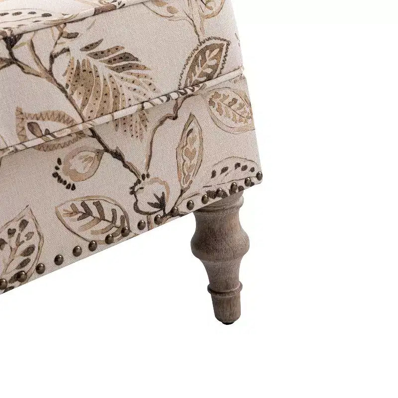 Gepolsterter Sessel aus Holz mit Blumenmuster, Paneel-Armlehnen und Kamelrückenlehne
