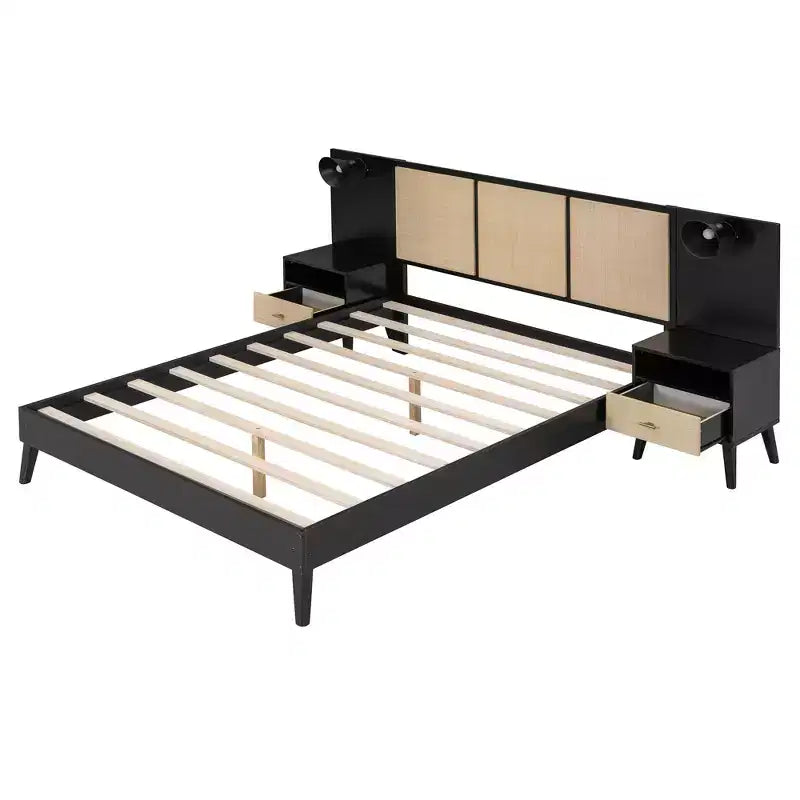 Queen-Size-Bettgestell aus Massivholz mit 2 Nachttischen, elegantes Plattformbett aus Rattan-Holz-Kombination mit Lampen - ModernLuxe