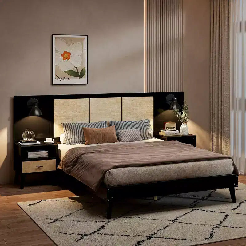 Queen-Size-Bettgestell aus Massivholz mit 2 Nachttischen, elegantes Plattformbett aus Rattan-Holz-Kombination mit Lampen - ModernLuxe