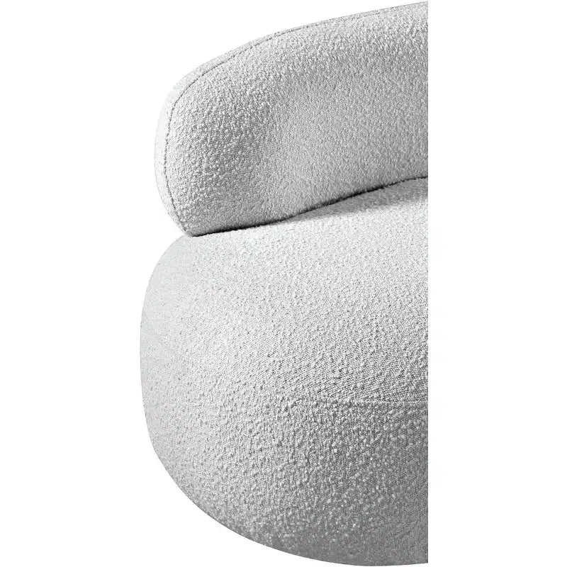 Meridian Furniture Venti Stuhl aus Bouclé-Stoff