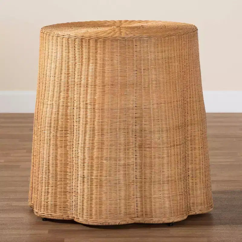 bali & pari Palm Bohemian Honig-Wabentisch aus Rattan in Muschelform, Beistelltisch