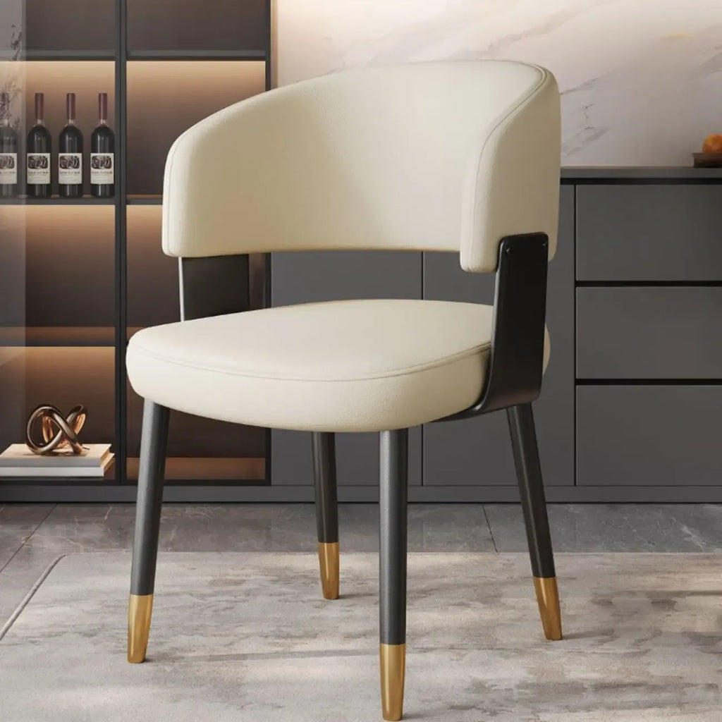 Modern gepolsterter Esszimmerstuhl in Glam-Optik mit Lederbezug