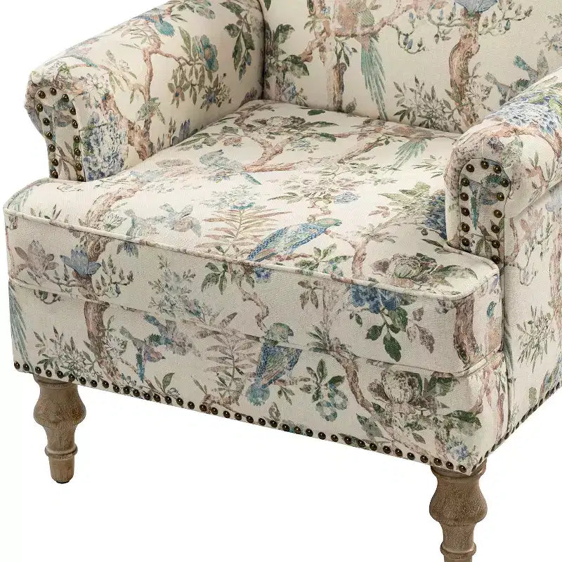 Gepolsterter Sessel aus Holz mit Blumenmuster, Paneel-Armlehnen und Kamelrückenlehne
