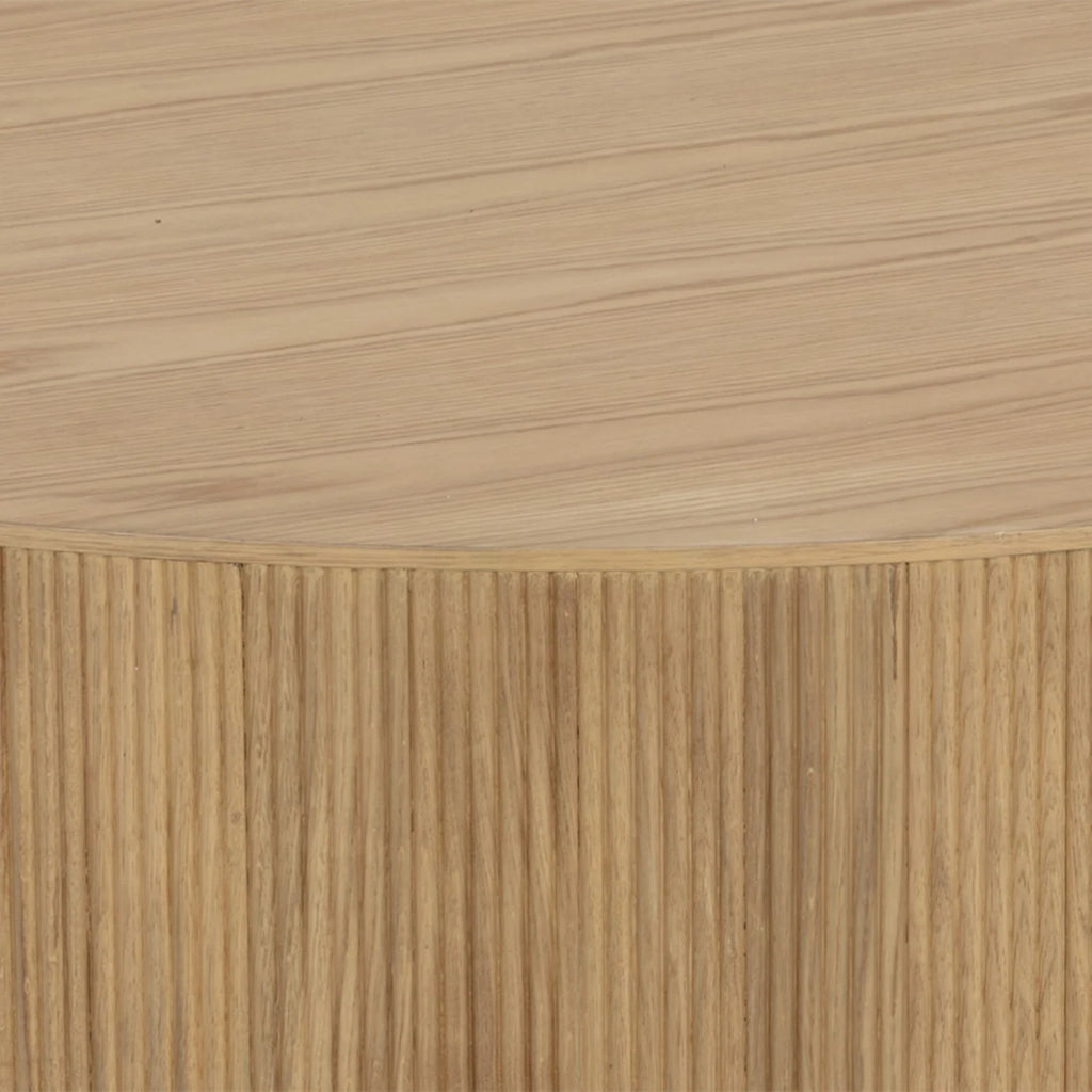 Couchtisch aus rustikaler Eiche mit Rillen | Gebürstetes Gold-Finish