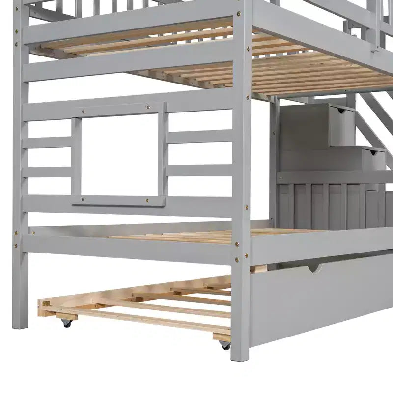Whisen Etagenbett in Hausform mit zwei Einzelbetten, Ausziehbett, Rutsche, Treppe mit Stauraum sowie Dach- und Fensterdesign