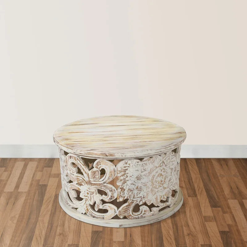 Alina Couchtisch, handgefertigt aus Mangoholz, florales Schnitzmuster, ausgeschnittenes Design, Used-Look in Weiß, 84 cm