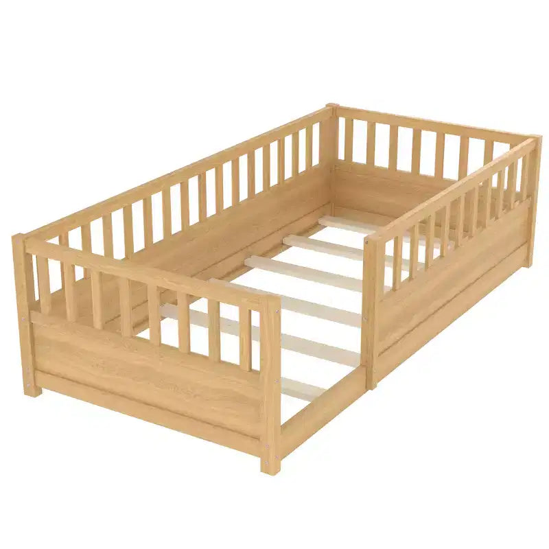 GDFStudio Bodenbett aus Rowan-Kiefernholz mit extra hoher Sicherheitsbarriere