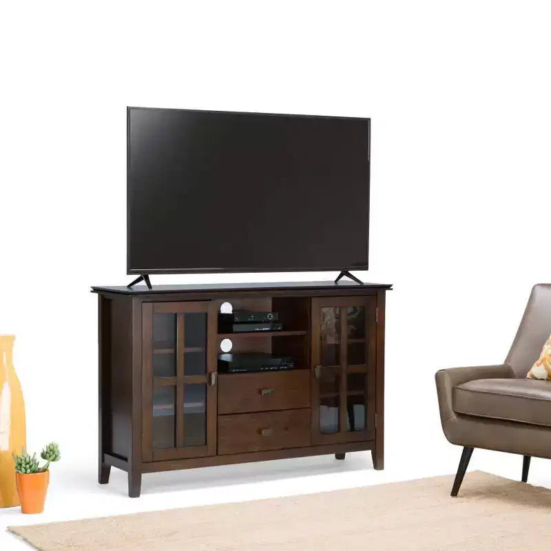 Stratford Hoher TV-Ständer aus Massivholz für TVs bis zu 55 Zoll – WyndenHall