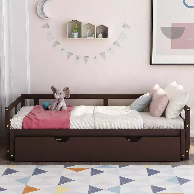 Okak Twin Size ausziehbares Design-Tagesbett mit Bettkasten/Schubladen & Sicherheitsgitter, Massivholz-Plattformbettgestell für Teenager, Erwachsene