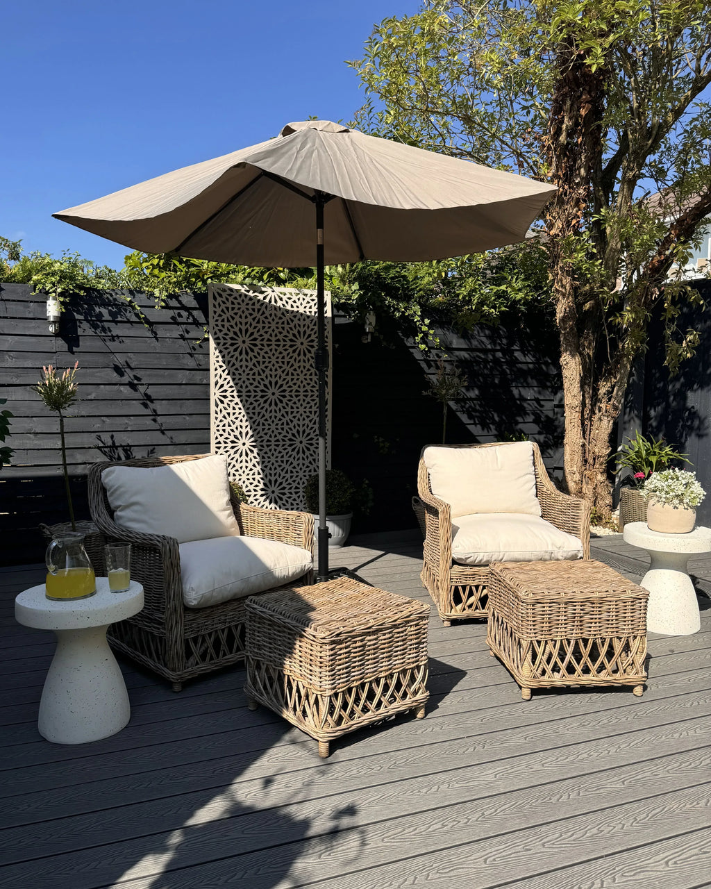 Gartenliege mit Fußstütze aus Naturrattan