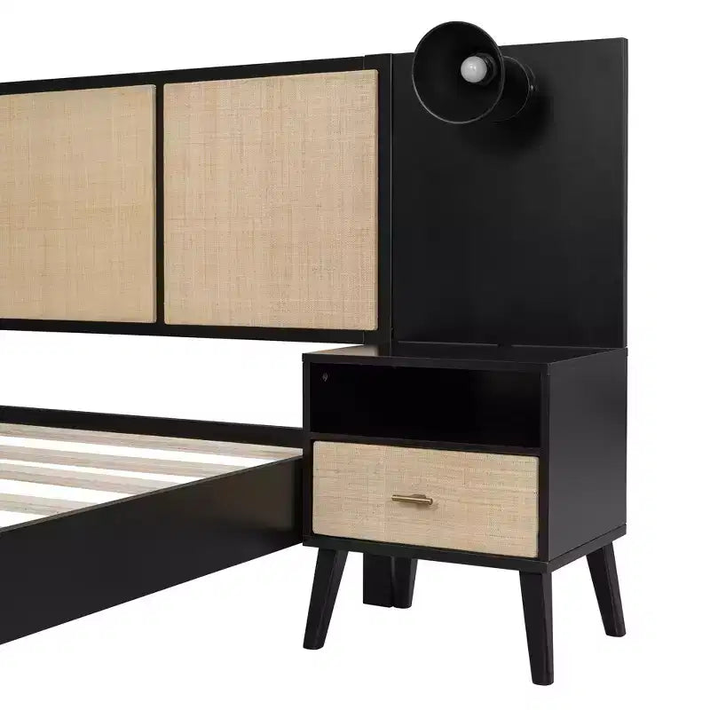 Queen-Size-Bettgestell aus Massivholz mit 2 Nachttischen, elegantes Plattformbett aus Rattan-Holz-Kombination mit Lampen - ModernLuxe