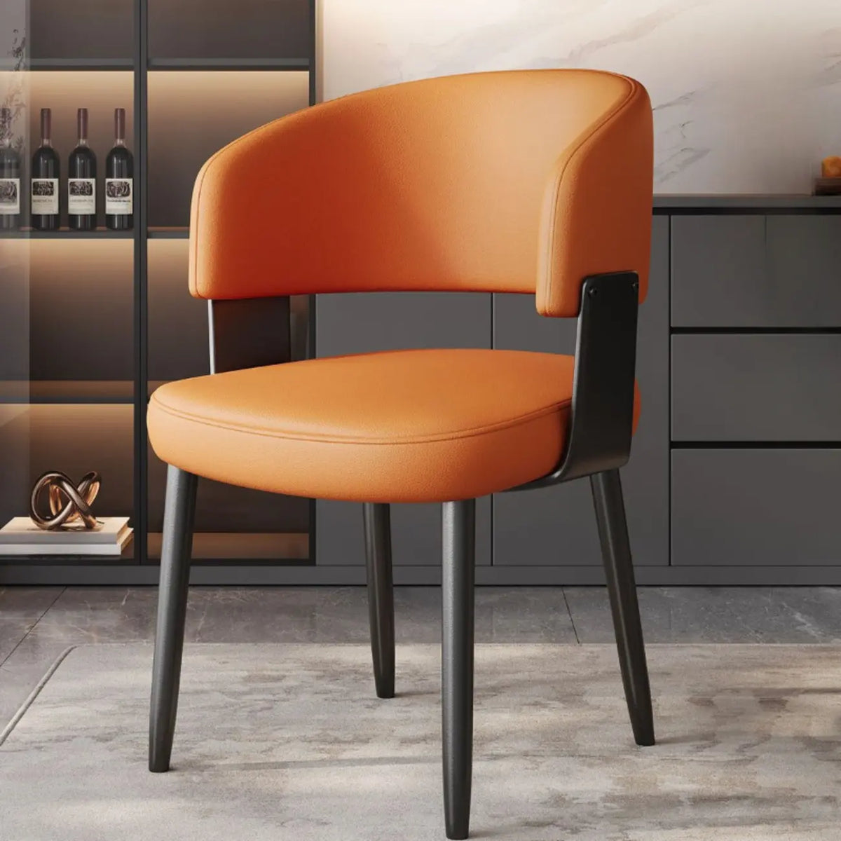 Modern gepolsterter Esszimmerstuhl in Glam-Optik mit Lederbezug