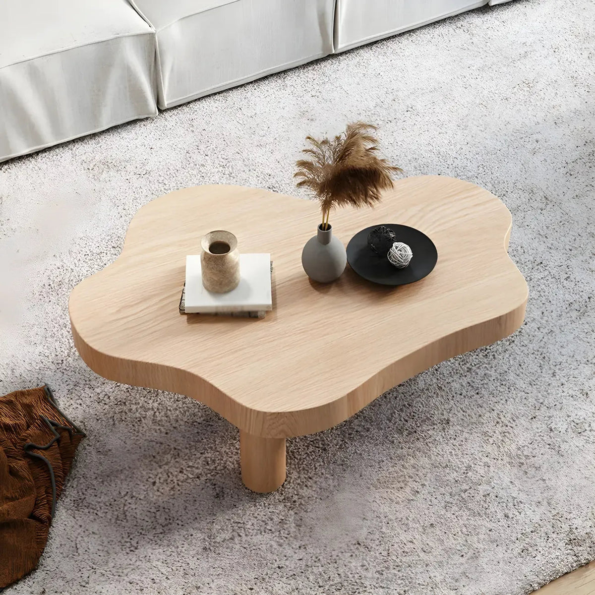 Natürlicher, wolkenförmiger Couchtisch aus Kiefernholz mit 3 Beinen