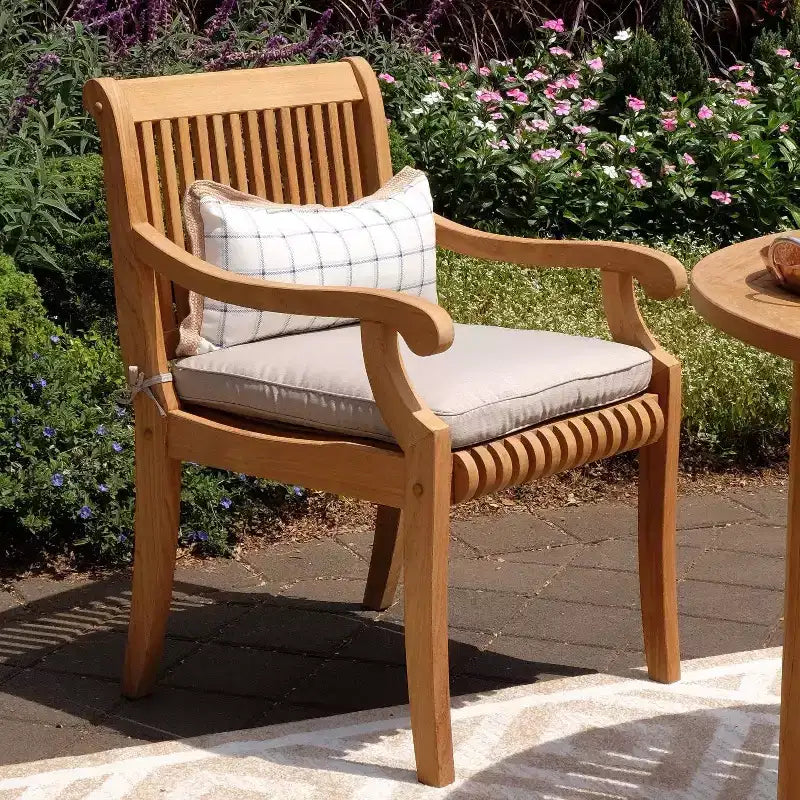 Sonoma Lane Rockport Outdoor-Esszimmerstuhl aus Teakholz Beige - Witterungsbeständig mit Schaumstoffkissen