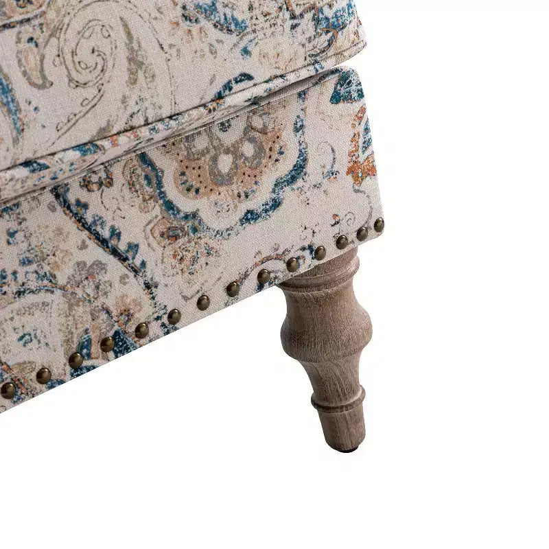 Gepolsterter Sessel aus Holz mit Blumenmuster, Paneel-Armlehnen und Kamelrückenlehne