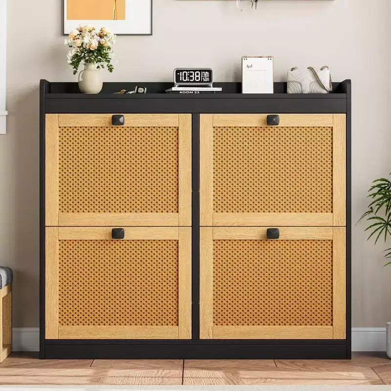 Schuhschrank mit 4 Klappfächern, Schuhschrank aus Holz mit Rattantüren und verstellbaren Einlegeböden – freistehender Schuh-Organizer