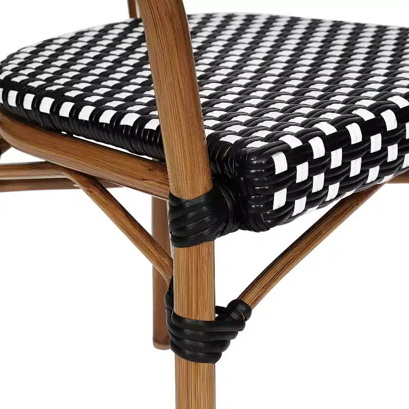 Flash Furniture 4er-Set Lourdes Indoor/Outdoor Gastro-Bistro-Stapelstuhl mit Armlehnen im Thonet-Stil, PE-Rattan und Aluminiumgestell
