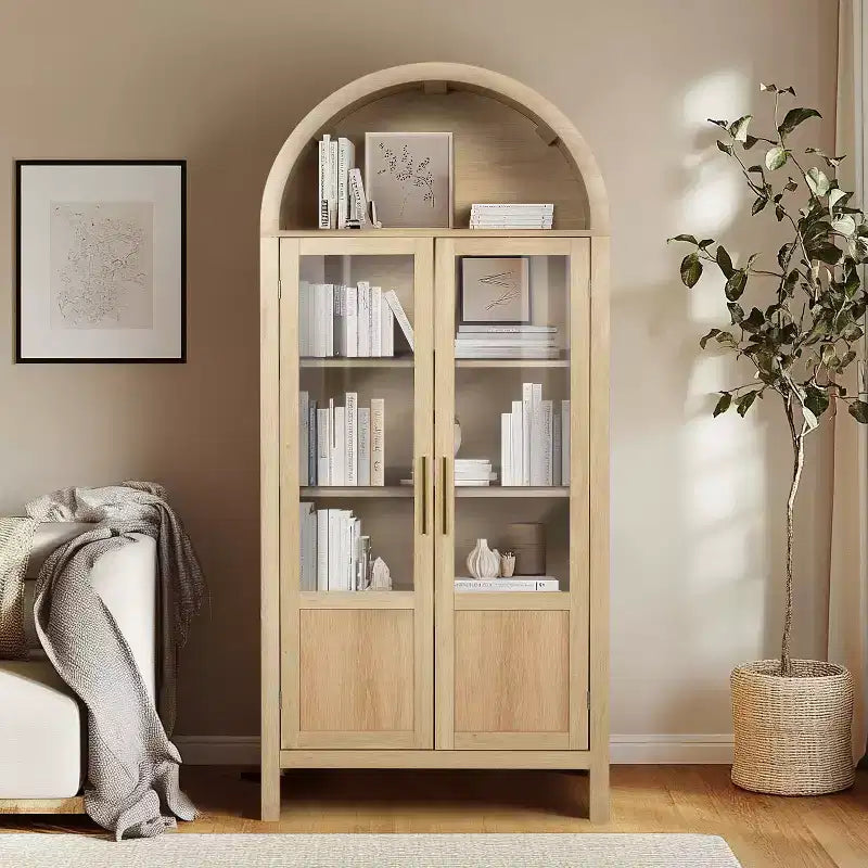 Gewölbte Holzvitrine