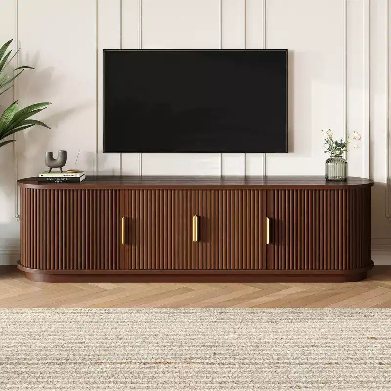 GDFStudio Roy Bauernhaus-TV-Ständer aus Holz mit verschiebbarer Rollladentür und verstellbarem Stauraum
