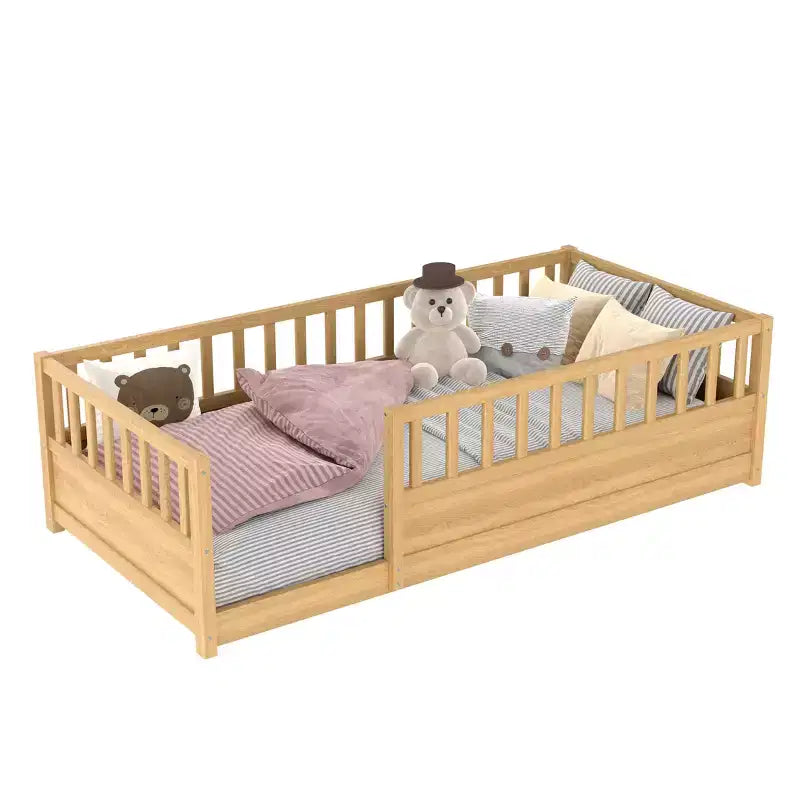 GDFStudio Bodenbett aus Rowan-Kiefernholz mit extra hoher Sicherheitsbarriere