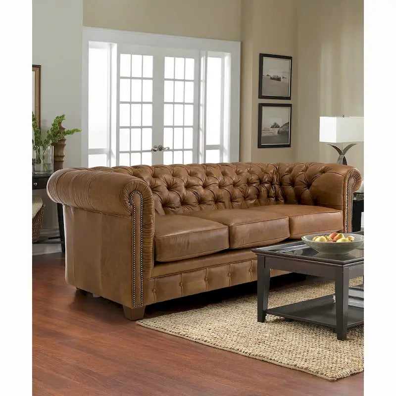 Hancock Chesterfield-Sofa mit Tufting aus genarbtem italienischem Leder – 79 H x 218 B x 102 T (cm)
