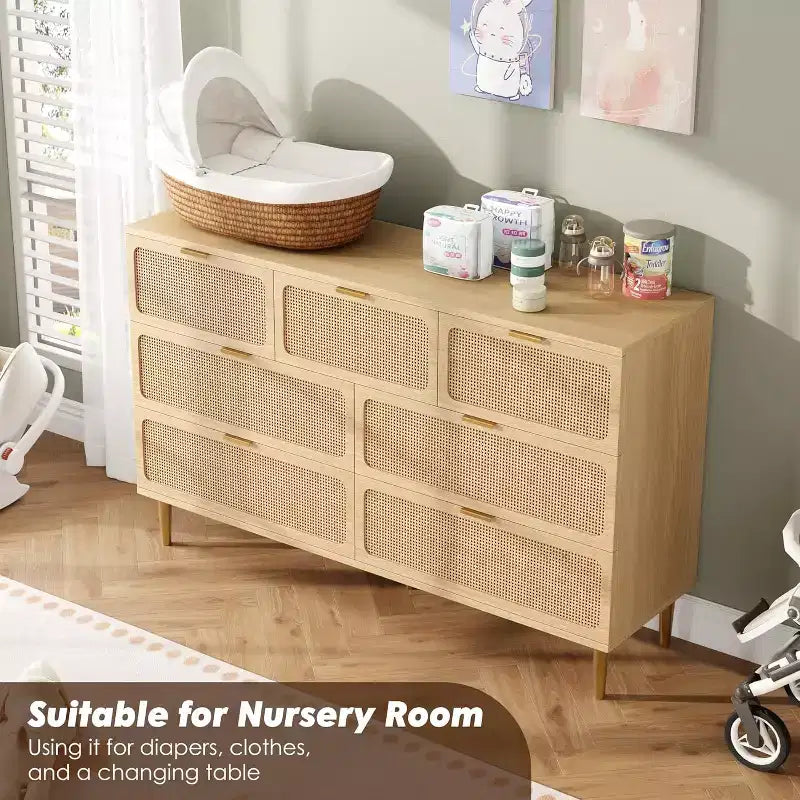Rattan Kommode mit 7 Schubladen für das Schlafzimmer, hoher Schrank mit tiefen Schubladen, große Kommode für den Kleiderschrank mit breiter Ablagefläche, Holzkommode für das Wohnzimmer