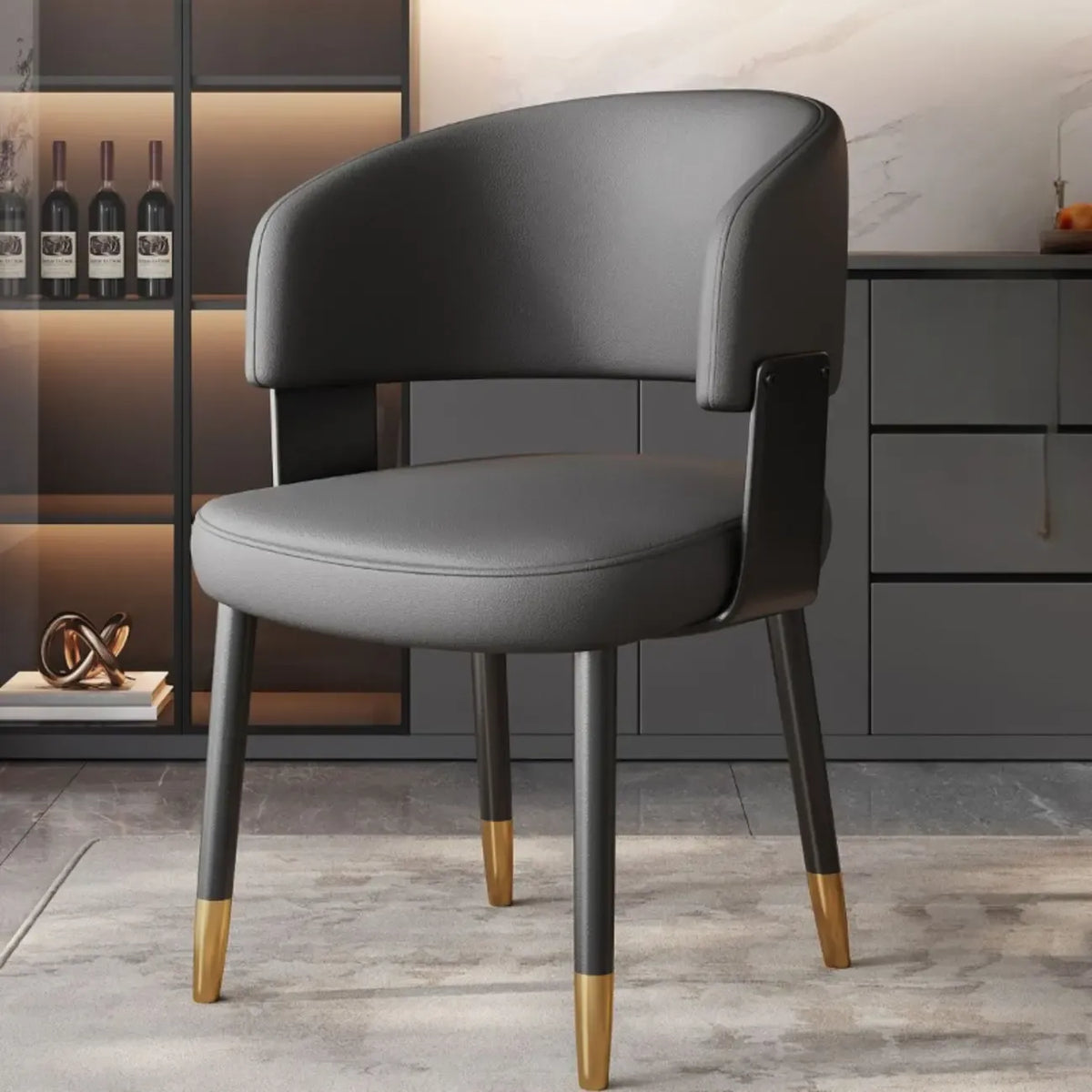 Modern gepolsterter Esszimmerstuhl in Glam-Optik mit Lederbezug