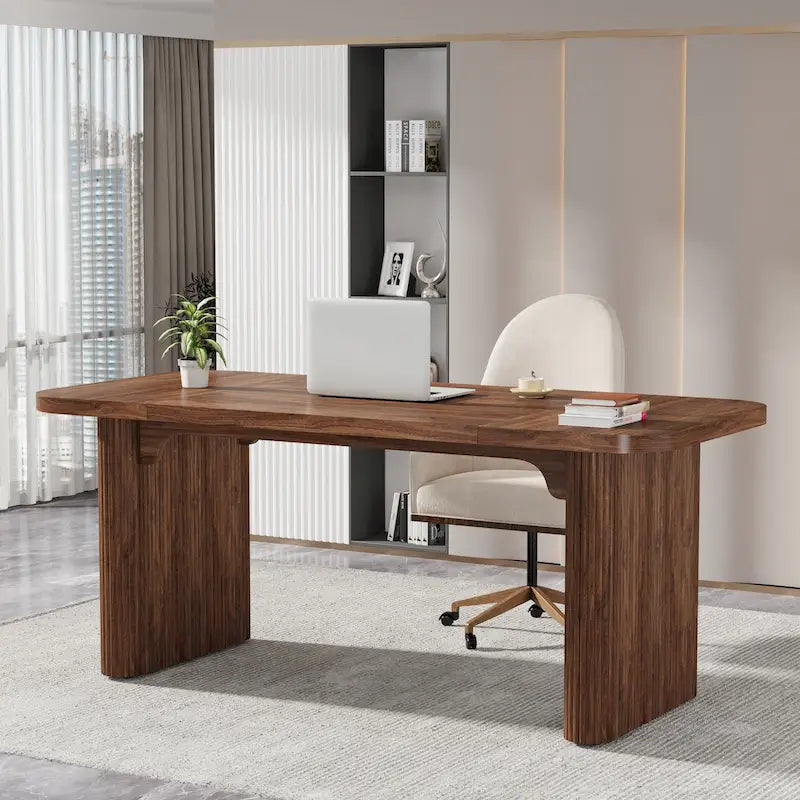 Moderner Chefschreibtisch für das Home-Office