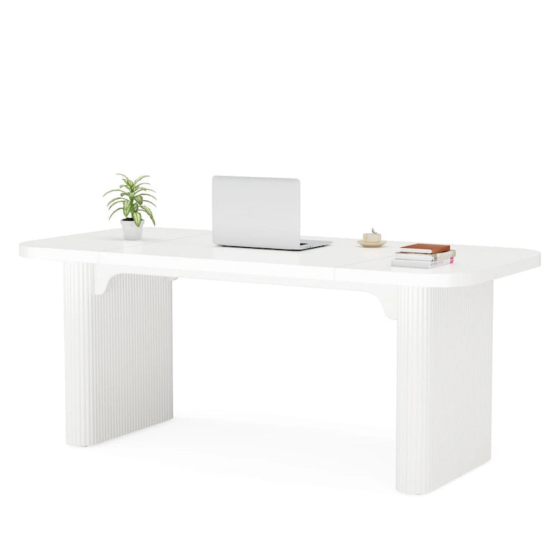 Moderner Chefschreibtisch für das Home-Office