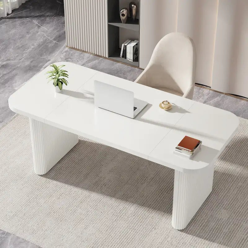 Moderner Chefschreibtisch für das Home-Office