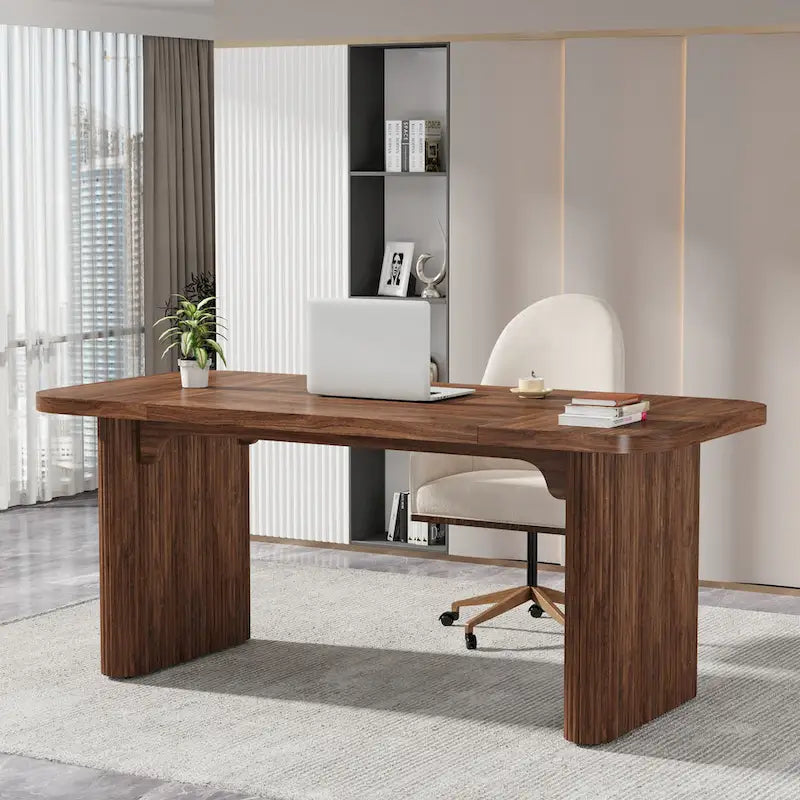 Moderner Chefschreibtisch für das Home-Office