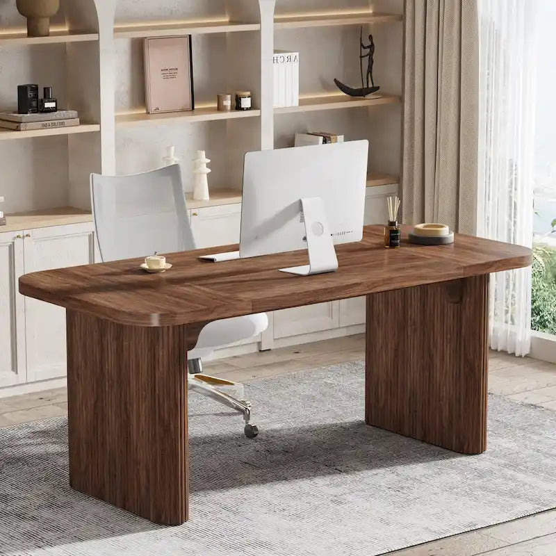 Moderner Chefschreibtisch für das Home-Office