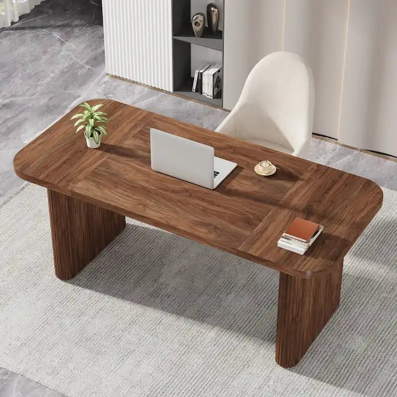 Moderner Chefschreibtisch für das Home-Office